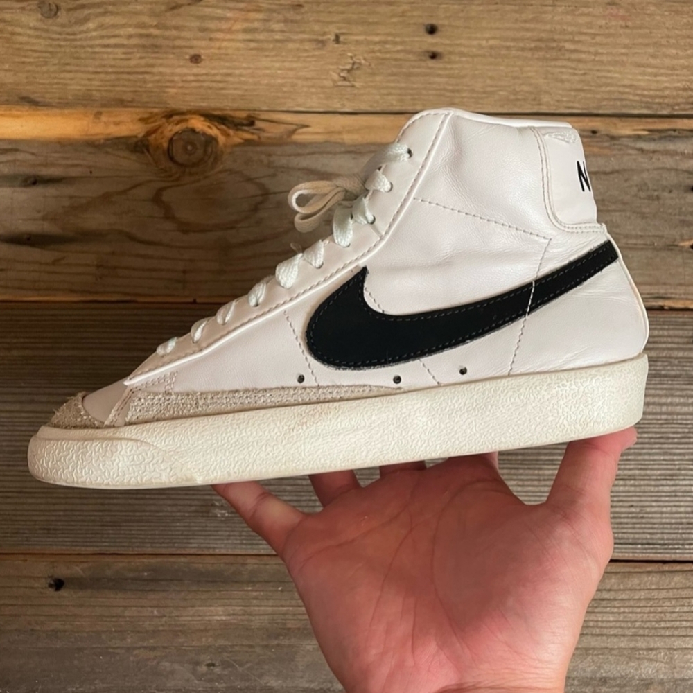 Size 9 Women Nike Blazer Mid 77 White Black Shoes Sneakers
